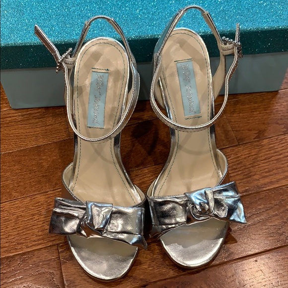 Betsy Johnson Silver Metallic Wedge size 6 - Picture 2 of 7